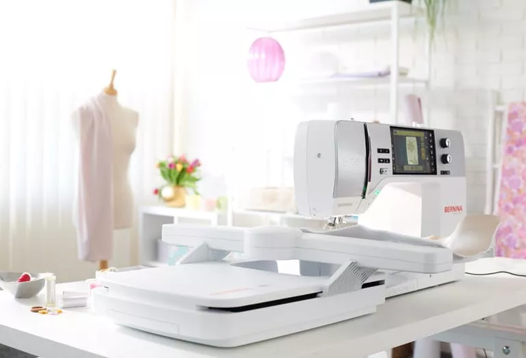 Bernina 735 — игольная пластина и транспортёр