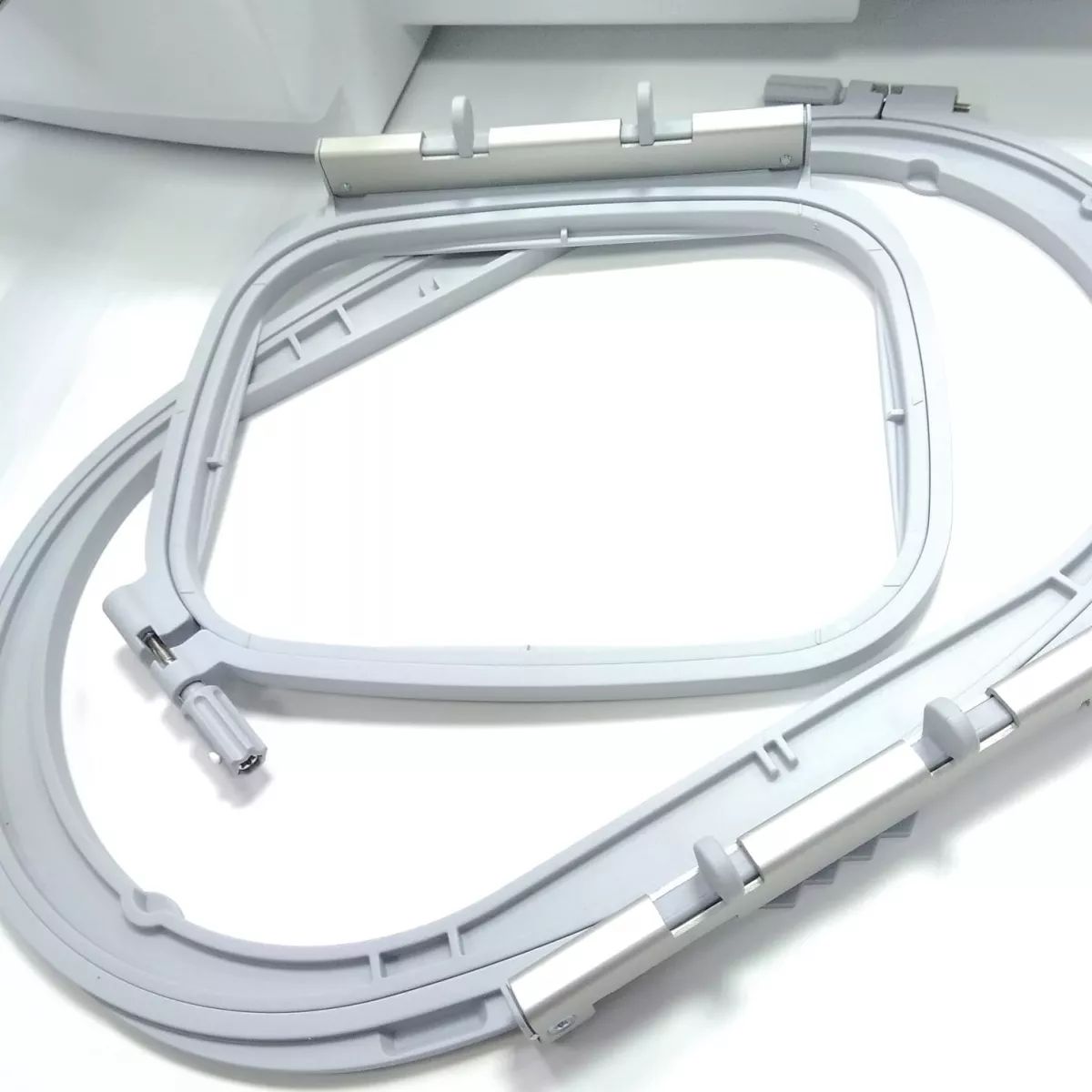 Большие овальные пяльцы Bernina 145 × 255 мм