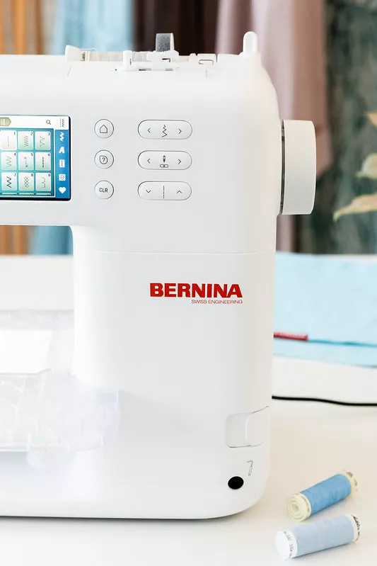 Bernina B 335 — сенсорный экран и кнопки