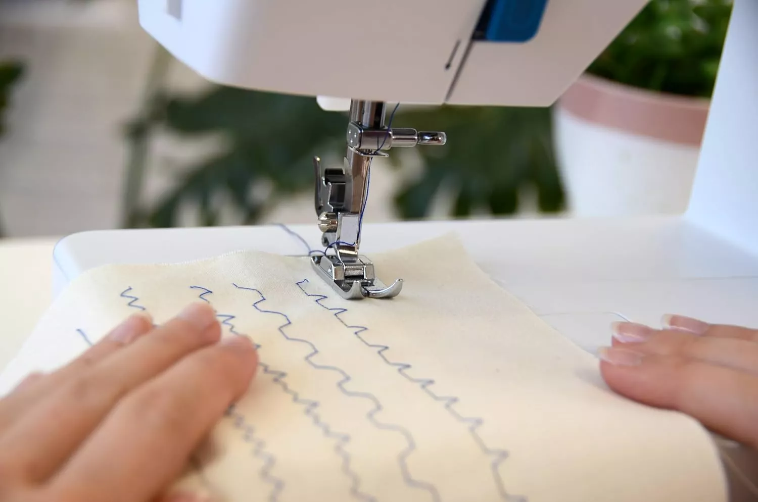 Bernette Sew&Go 1 — строчка на ткани