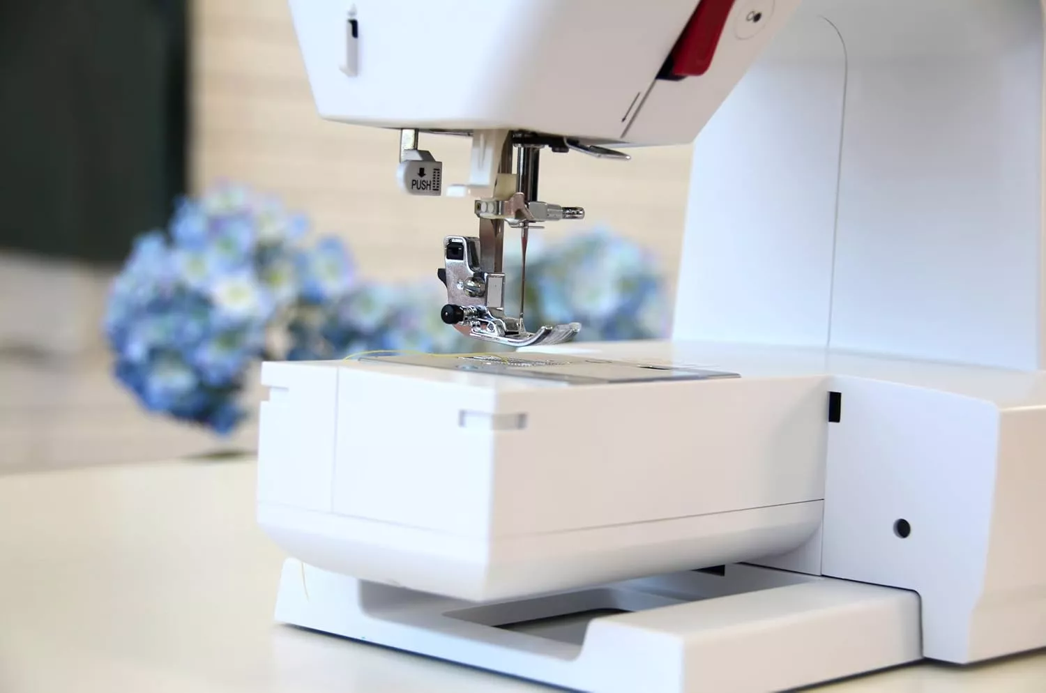 Bernette Sew&Go 7 — система заправки Drop-in