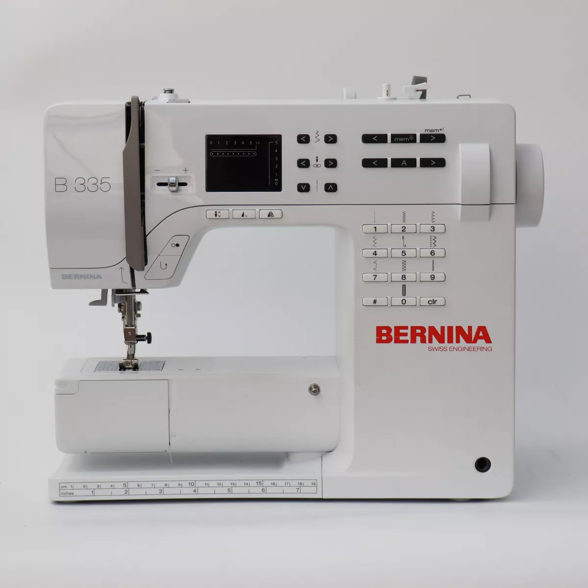 Bernina B 335 — дисплей и панель управления