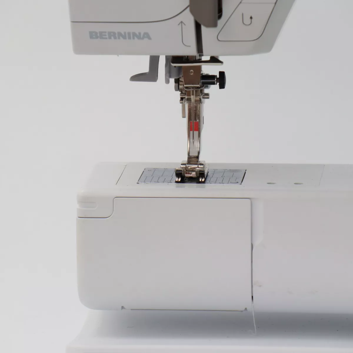 Bernina B 335 — рукавная платформа