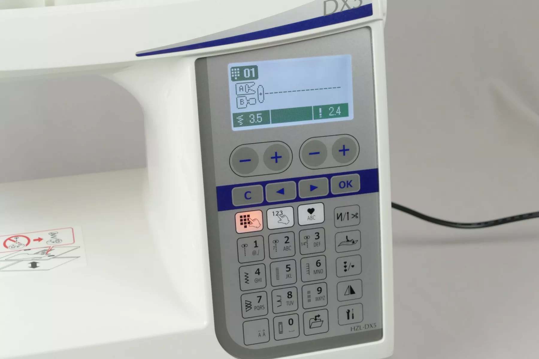 Juki HZL DX5 — дисплей и сенсорные кнопки