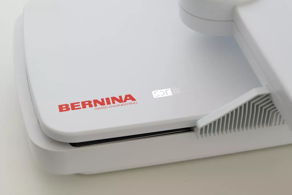 Вышивальный модуль Bernina L — корпус крупным планом