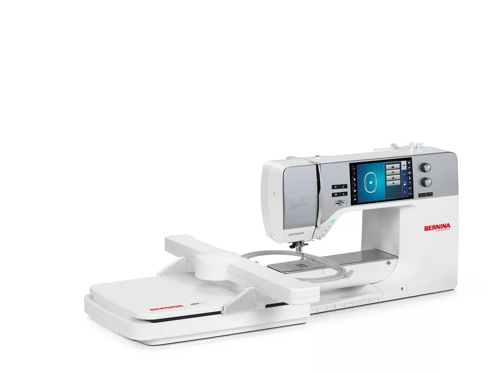 Вышивальный модуль Bernina L на машине Bernina — вид спереди