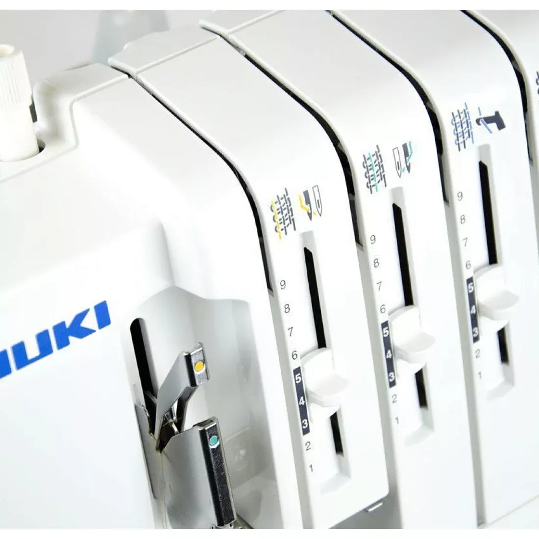 Juki B 950 — регуляторы длины стежка, дифференциальной подачи и ширины обрезки