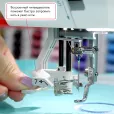 Janome Memory Craft 550E — встроенный нитевдеватель